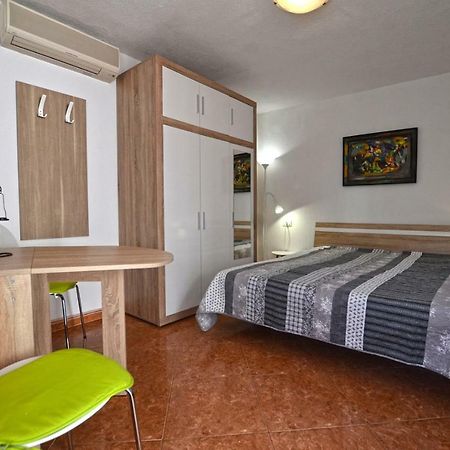 Yulia Apartments โรวีน ภายนอก รูปภาพ