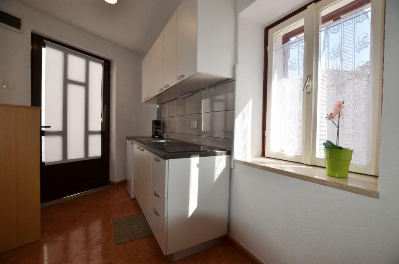 Yulia Apartments โรวีน ภายนอก รูปภาพ