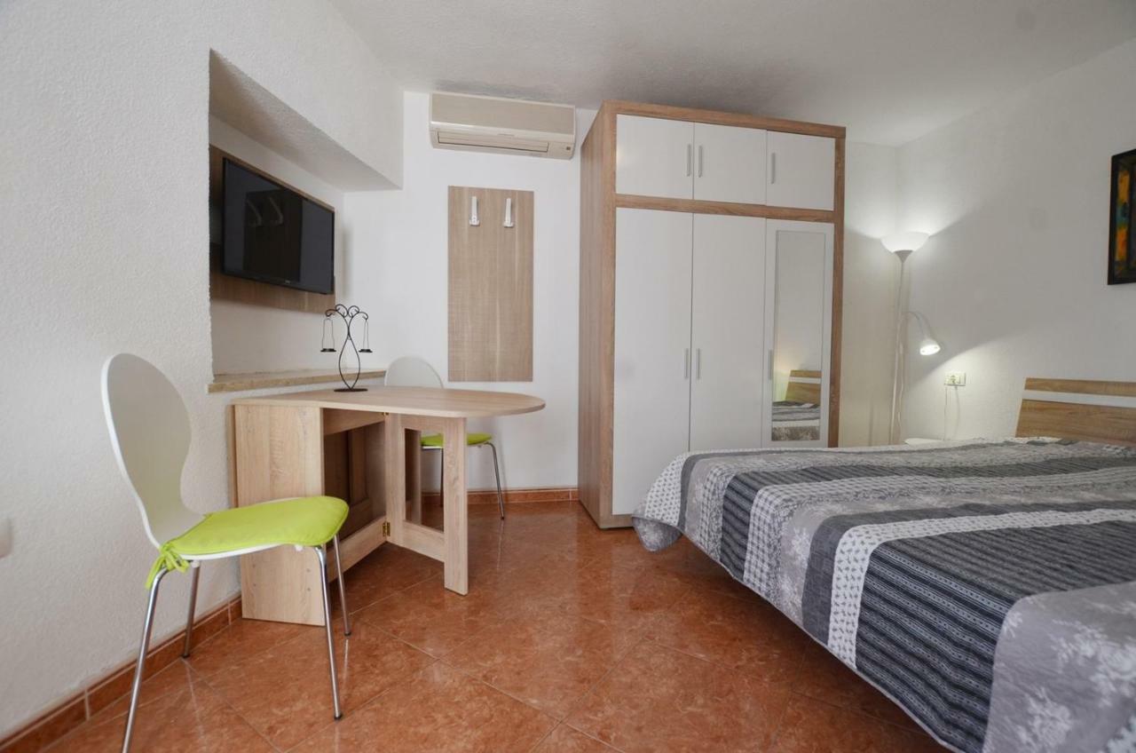 Yulia Apartments โรวีน ภายนอก รูปภาพ
