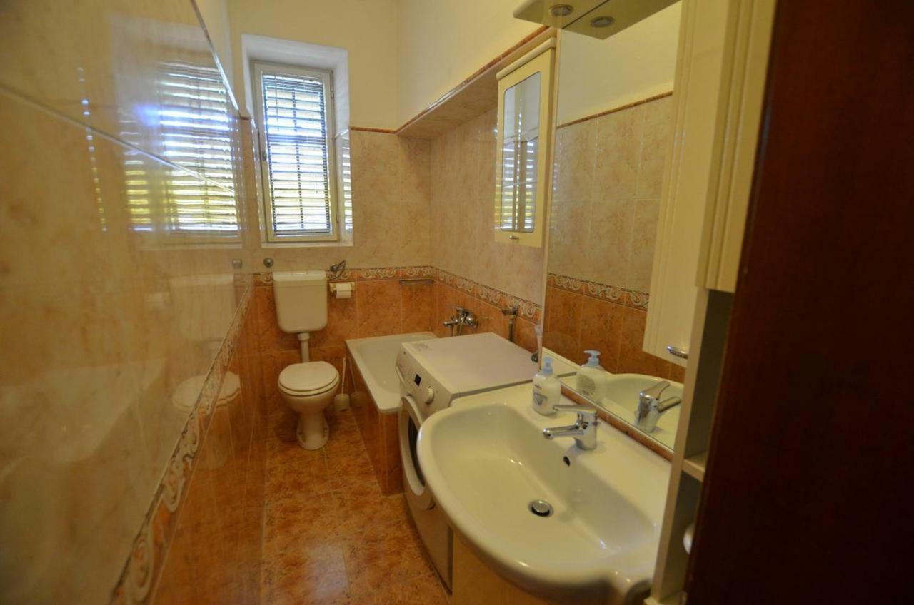 Yulia Apartments โรวีน ภายนอก รูปภาพ