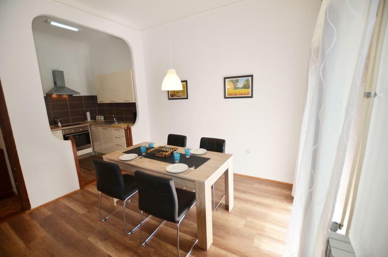 Yulia Apartments โรวีน ภายนอก รูปภาพ